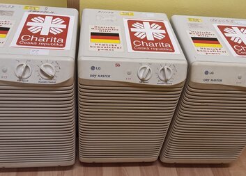 Charita zapůjčí Německu 200 vysoušečů