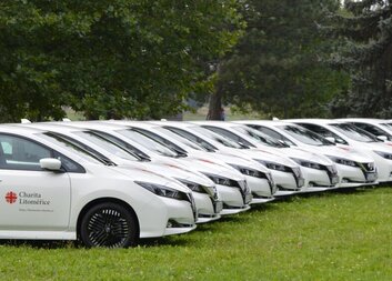 Charita Litoměřice slavnostně převzala 11 nových elektrovozidel